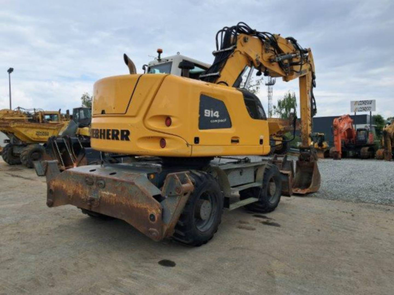 LIEBHERR A914 - Ratinis ekskavatorius: foto 2 LIEBHERR A914 - Ratinis ekskavatorius: foto 2