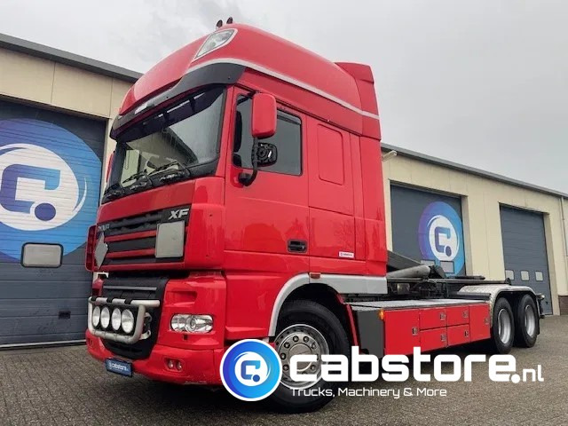 DAF XF 105 .460 FAS Euro 5 - Haakarmsysteem - Hooklift - Abrolkipper - Year 2006 - TUV 05-2025 - Hook-lift sunkvežimis: foto 1 DAF XF 105 .460 FAS Euro 5 - Haakarmsysteem - Hooklift - Abrolkipper - Year 2006 - TUV 05-2025 - Hook-lift sunkvežimis: foto 1