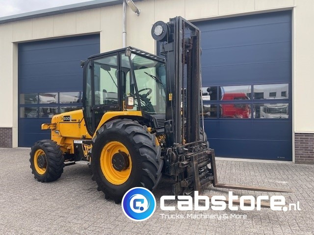 JCB 930 Off-Road forklift - Ruwterrein heftruck -Bouwjaar 2008 - 4x4 - Side shift - Vorkverstelling - 550 cm hefhoogte - Krautuvas-visureigis: foto 2 JCB 930 Off-Road forklift - Ruwterrein heftruck -Bouwjaar 2008 - 4x4 - Side shift - Vorkverstelling - 550 cm hefhoogte - Krautuvas-visureigis: foto 2