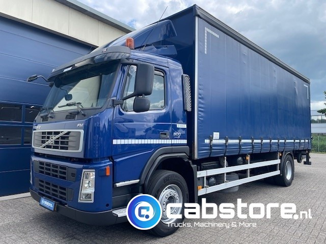 Volvo FM9 4X2R FAL9.0 RAD-A4 Volvo FM300 4x2 Euro 5 bakwagen - Schuifzeilen - Laadklep 2000 kg - Bouwjaar 2008 - Kooi-Aap heftruck - Furgonas sunkvežimis: foto 2 Volvo FM9 4X2R FAL9.0 RAD-A4 Volvo FM300 4x2 Euro 5 bakwagen - Schuifzeilen - Laadklep 2000 kg - Bouwjaar 2008 - Kooi-Aap heftruck - Furgonas sunkvežimis: foto 2