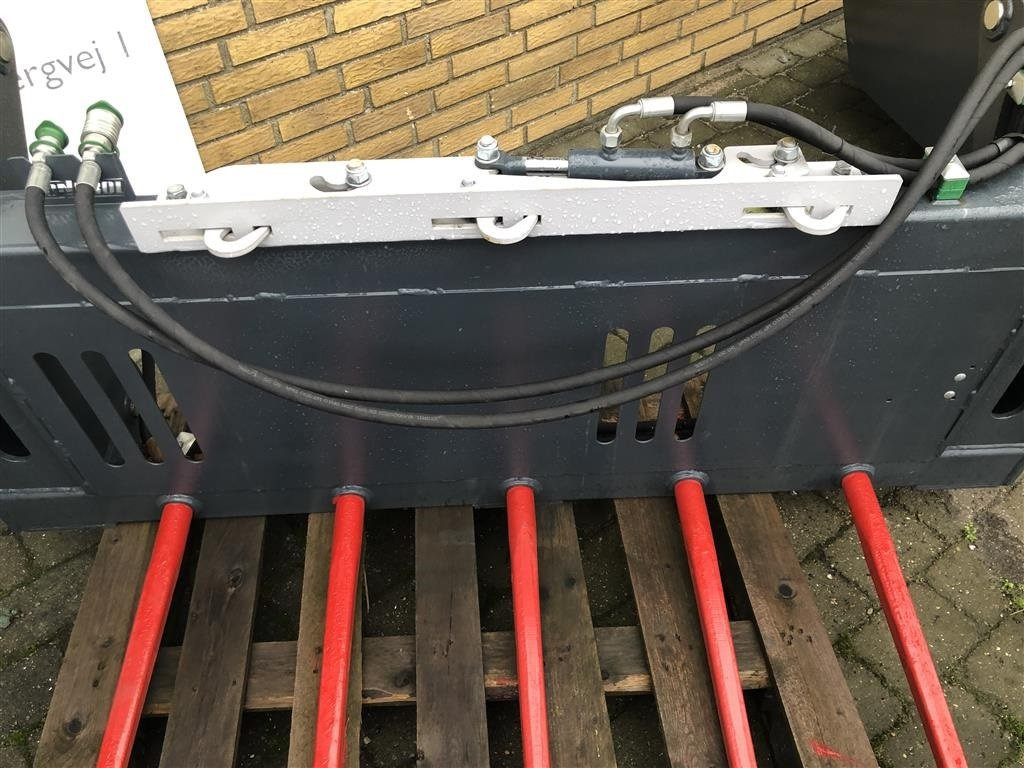 Sonarol Balleskære RB SNR 1600 - Traktorius - frontalinis krautuvas: foto 2 Sonarol Balleskære RB SNR 1600 - Traktorius - frontalinis krautuvas: foto 2