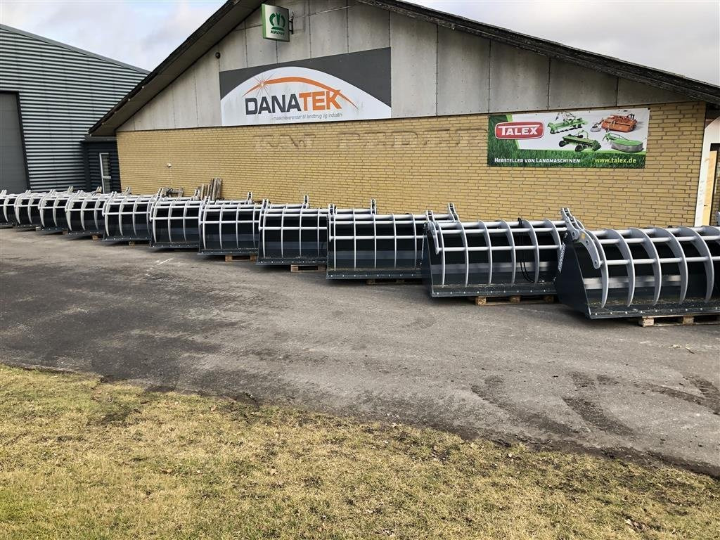 Sonarol Sonarol Heavy Duty Multiskovl - Traktorius - frontalinis krautuvas: foto 1 Sonarol Sonarol Heavy Duty Multiskovl - Traktorius - frontalinis krautuvas: foto 1