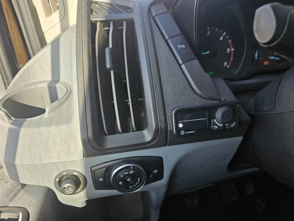 Krovininis mikroautobusas Ford Transit: foto 8 Krovininis mikroautobusas Ford Transit: foto 8