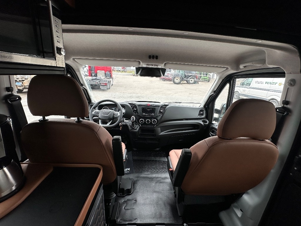 Iveco Daily 35S18A8 1+4hlö retkeilyauto  lizingą Iveco Daily 35S18A8 1+4hlö retkeilyauto: foto 12