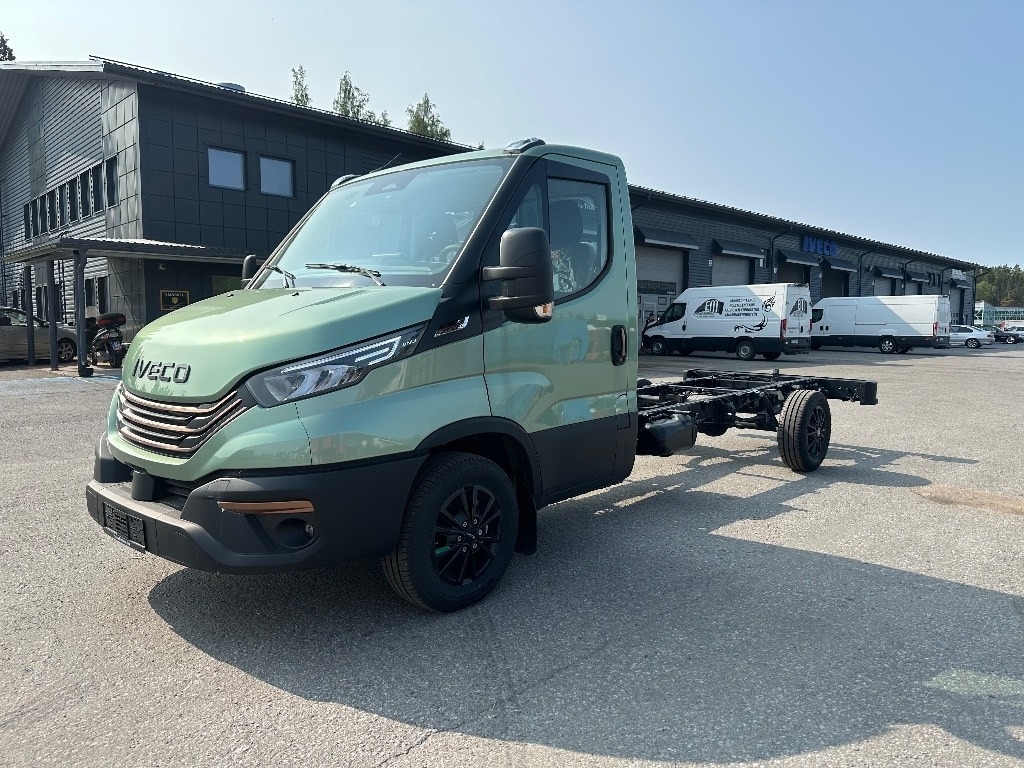 Iveco Daily 35S18A8 alusta - Krovininis mikroautobusas: foto 1 Iveco Daily 35S18A8 alusta - Krovininis mikroautobusas: foto 1