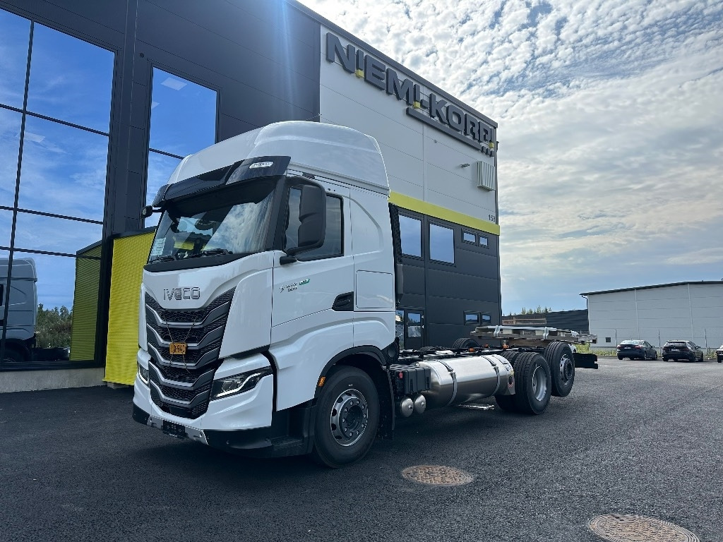 Iveco S-Way AS26S50 NP 2xLNG 6x2*4 - Važiuoklės sunkvežimis: foto 1 Iveco S-Way AS26S50 NP 2xLNG 6x2*4 - Važiuoklės sunkvežimis: foto 1