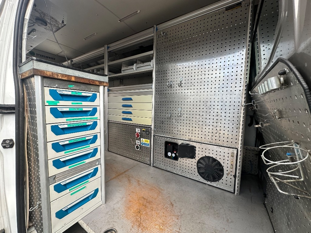 Renault Master huoltoauto varusteineen lizingą Renault Master huoltoauto varusteineen: foto 9 Renault Master huoltoauto varusteineen lizingą Renault Master huoltoauto varusteineen: foto 9