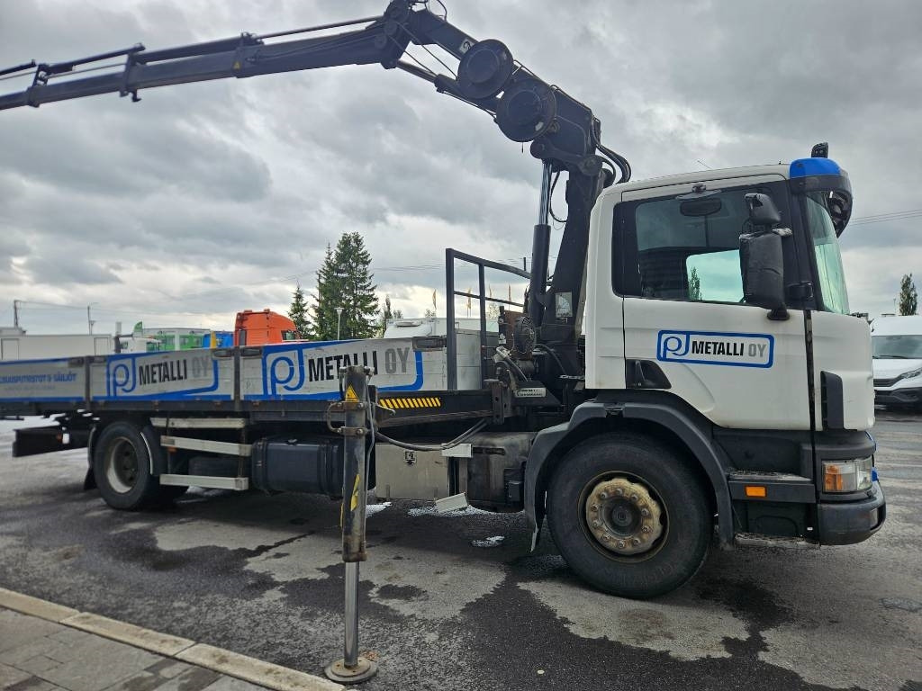 Scania P 94 DB 220 Hiab 135-4 lisähydrauliikalla - Sunkvežimis su kranu: foto 3 Scania P 94 DB 220 Hiab 135-4 lisähydrauliikalla - Sunkvežimis su kranu: foto 3
