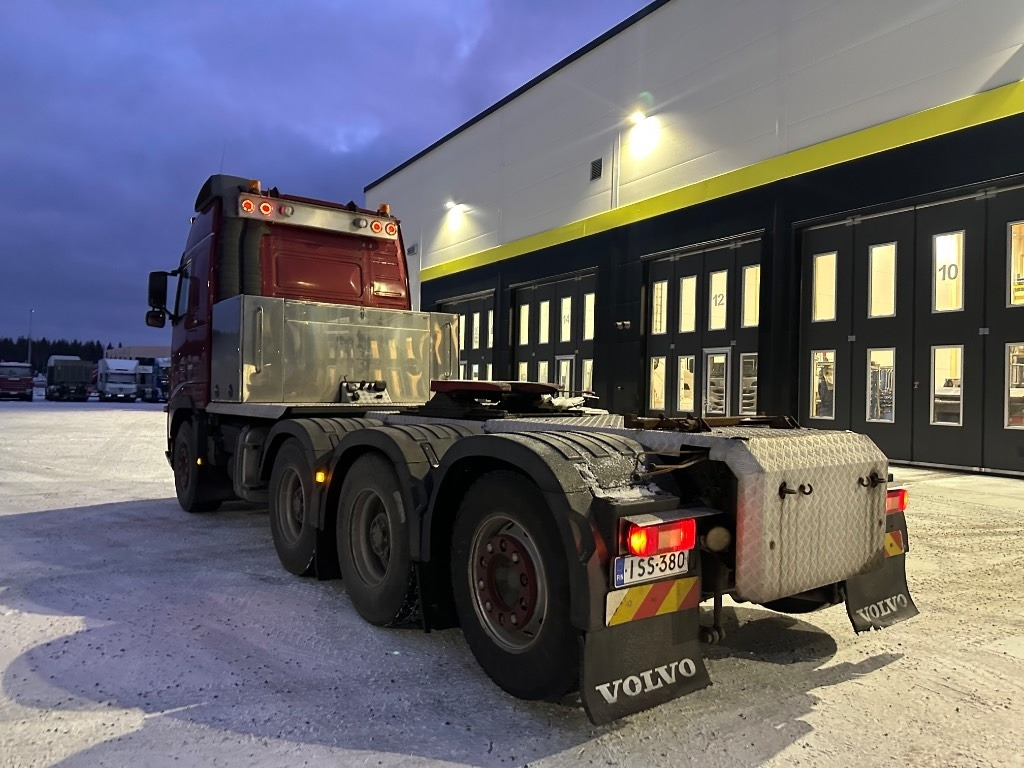Volvo FH16 600 8x4*4 - Vilkikas: foto 3 Volvo FH16 600 8x4*4 - Vilkikas: foto 3