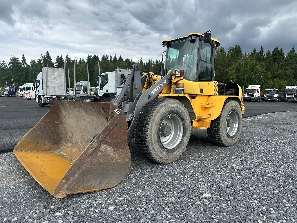 Volvo L45B 4X4 /245 - Šarnyrinis krautuvas: foto 1 Volvo L45B 4X4 /245 - Šarnyrinis krautuvas: foto 1