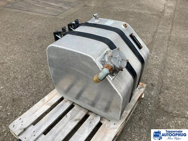 Hydraulik tank aluminum 225L - Hidraulinis bakas - Sunkvežimis: foto 2 Hydraulik tank aluminum 225L - Hidraulinis bakas - Sunkvežimis: foto 2