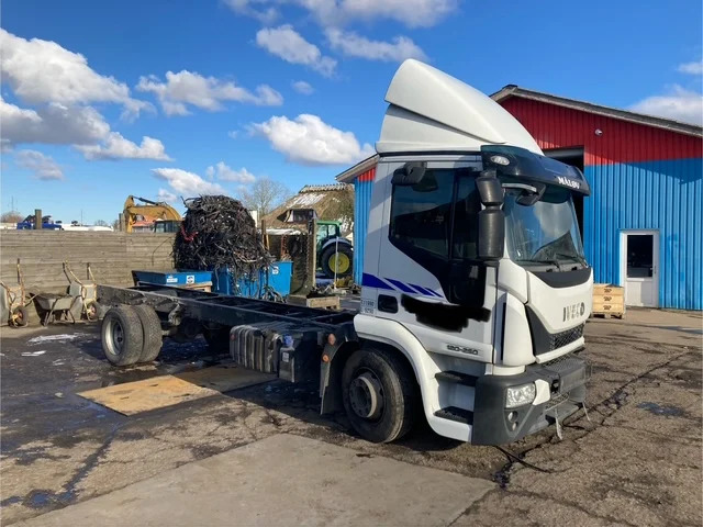 Iveco Eurocargo 120-250 - Važiuoklės sunkvežimis: foto 1 Iveco Eurocargo 120-250 - Važiuoklės sunkvežimis: foto 1