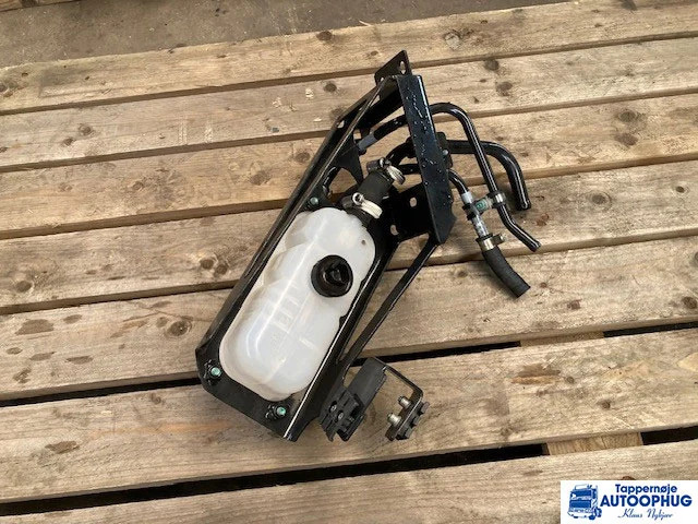 MAN 81.22008-000 – MAN 36.22008-6058 – Scania 2440052 – Expansion tank - Variklis ir dalys - Sunkvežimis: foto 2 MAN 81.22008-000 – MAN 36.22008-6058 – Scania 2440052 – Expansion tank - Variklis ir dalys - Sunkvežimis: foto 2