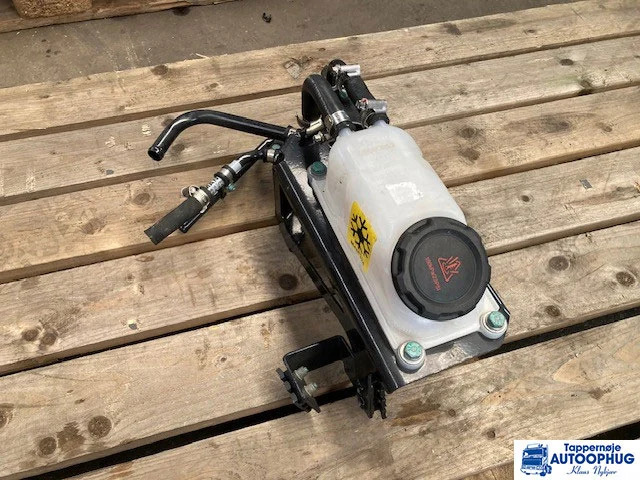 MAN 81.22008-000 – MAN 36.22008-6058 – Scania 2440052 – Expansion tank - Variklis ir dalys - Sunkvežimis: foto 1 MAN 81.22008-000 – MAN 36.22008-6058 – Scania 2440052 – Expansion tank - Variklis ir dalys - Sunkvežimis: foto 1