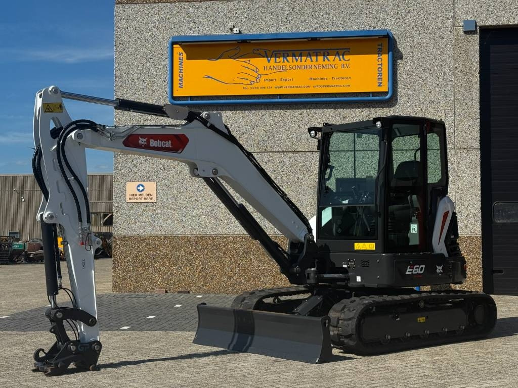 Bobcat E60 R2, 2024, 54 hours!! - Mini ekskavatorius: foto 1 Bobcat E60 R2, 2024, 54 hours!! - Mini ekskavatorius: foto 1