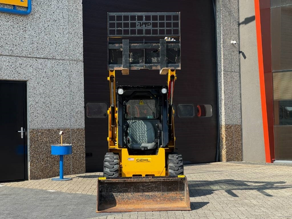 Gehl R135 / Manitou 1350R Skid Steer, 2022 - Mini krautuvas: foto 3 Gehl R135 / Manitou 1350R Skid Steer, 2022 - Mini krautuvas: foto 3