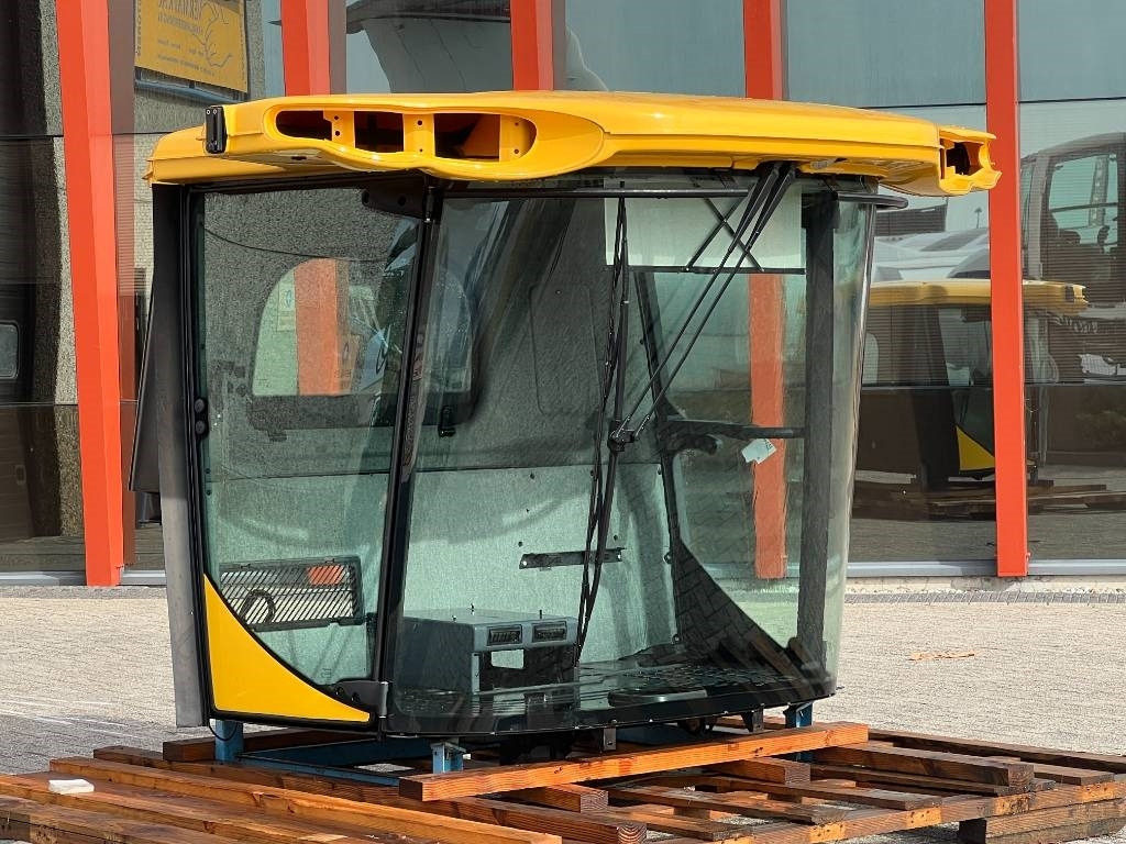 New Holland Cabine - New Holland CR8070, CR8080, CR9070, CR908 - Įranga už kombainai: foto 4 New Holland Cabine - New Holland CR8070, CR8080, CR9070, CR908 - Įranga už kombainai: foto 4