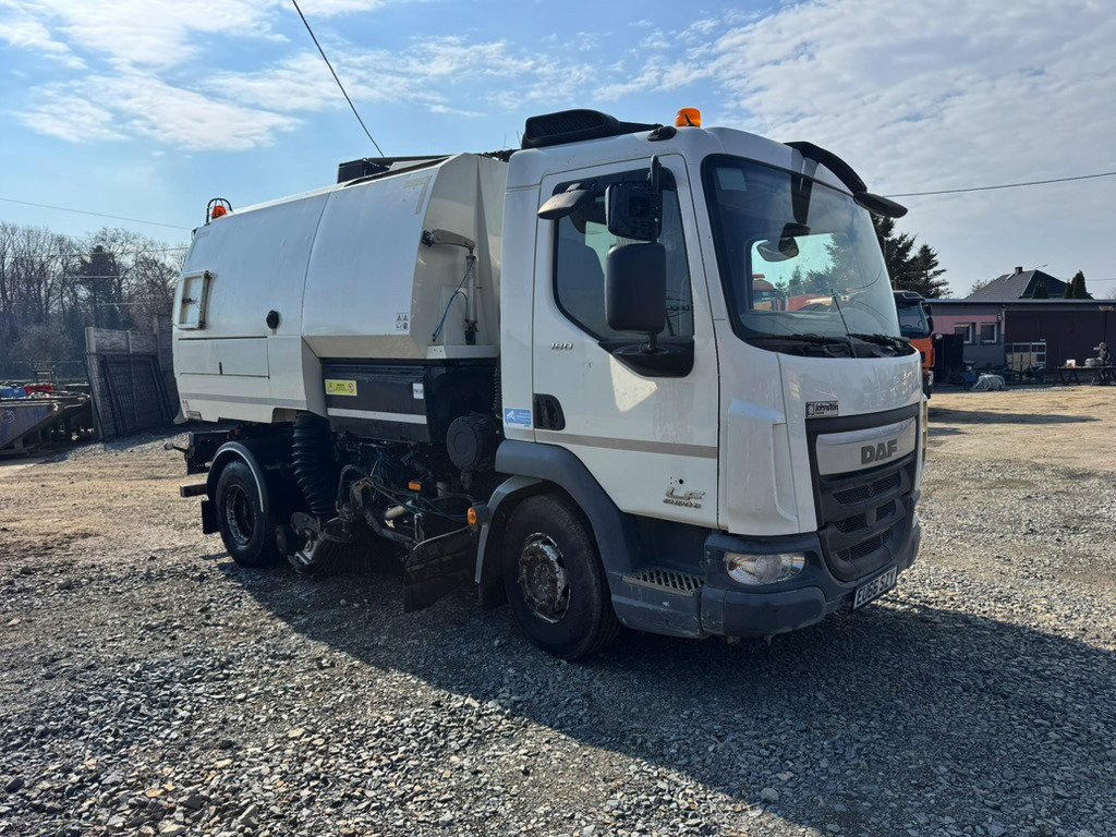 DAF LF180 - Gatvių šlavimo mašina: foto 1 DAF LF180 - Gatvių šlavimo mašina: foto 1