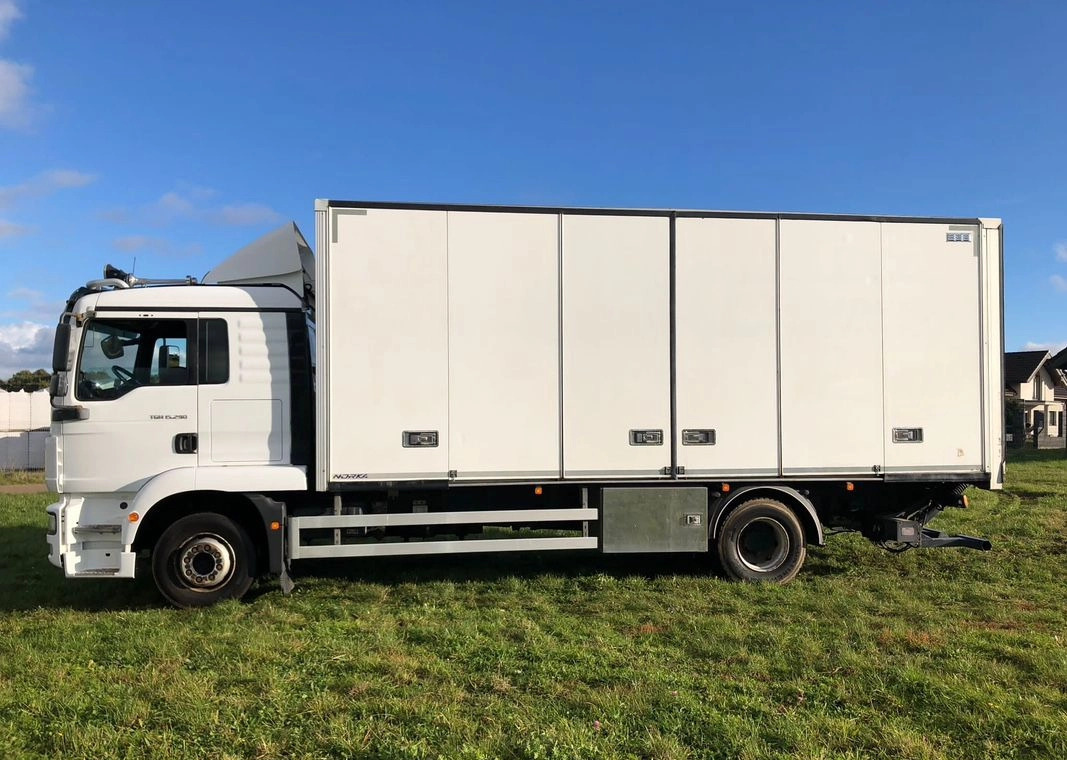 MAN 15.290 Winda Bok otwierany 18 Palet - Izoterminis sunkvežimis: foto 2 MAN 15.290 Winda Bok otwierany 18 Palet - Izoterminis sunkvežimis: foto 2