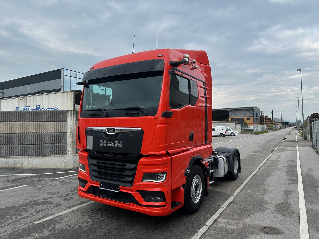 MAN TGX 18.520 4X2 LL Intarder Hydravlika ALU led TV - Vilkikas: foto 2 MAN TGX 18.520 4X2 LL Intarder Hydravlika ALU led TV - Vilkikas: foto 2