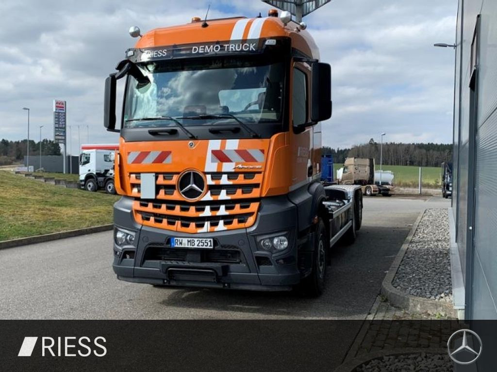 Mercedes-Benz 2551 L Abrollkipper mit HAD, gelenkter liftbarer - Sunkvežimis: foto 2 Mercedes-Benz 2551 L Abrollkipper mit HAD, gelenkter liftbarer - Sunkvežimis: foto 2
