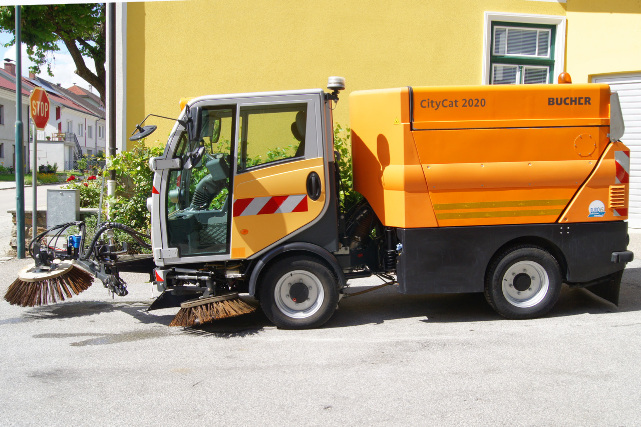 BUCHER BUCHER CityCat 2020 XL/Euro 6/L + R Kehrmaschine/Frontbesen - Gatvių šlavimo mašina: foto 3 BUCHER BUCHER CityCat 2020 XL/Euro 6/L + R Kehrmaschine/Frontbesen - Gatvių šlavimo mašina: foto 3
