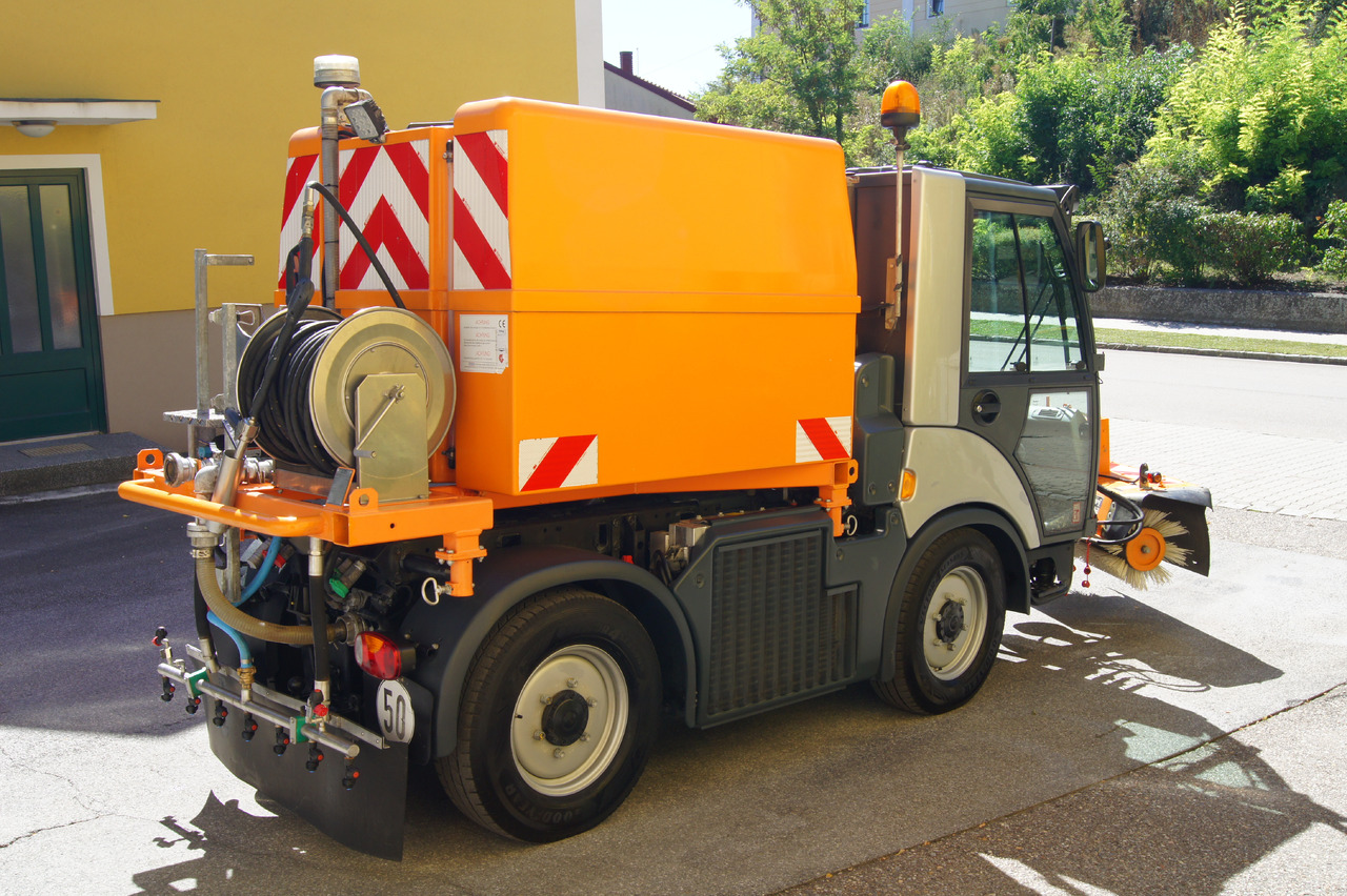 MULTICAR TREMO X56 Carrier CS/4x4/Euro 5/Besen/Wasserfass - Sniego valymo mašina: foto 4 MULTICAR TREMO X56 Carrier CS/4x4/Euro 5/Besen/Wasserfass - Sniego valymo mašina: foto 4