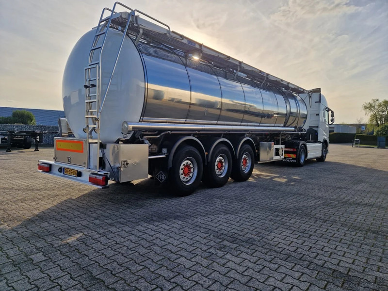 Feldbinder 38000 liter 3 kamer tankoplegger met CIP Leiding - Puspriekabė cisterna: foto 4 Feldbinder 38000 liter 3 kamer tankoplegger met CIP Leiding - Puspriekabė cisterna: foto 4