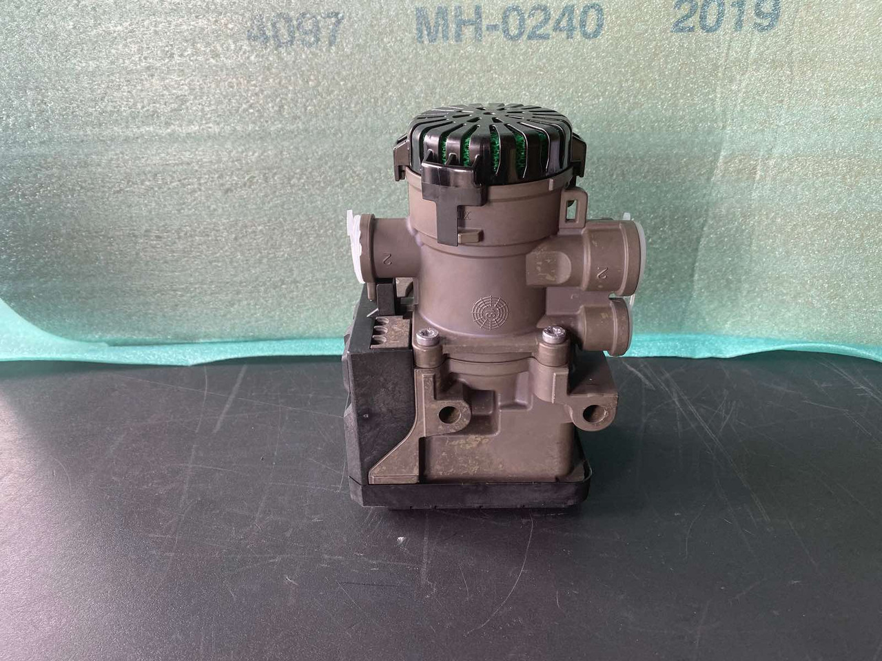 SCANIA AIR VALVE 1879280, 1879275 - Stabdžių vožtuvas - Sunkvežimis: foto 4 SCANIA AIR VALVE 1879280, 1879275 - Stabdžių vožtuvas - Sunkvežimis: foto 4