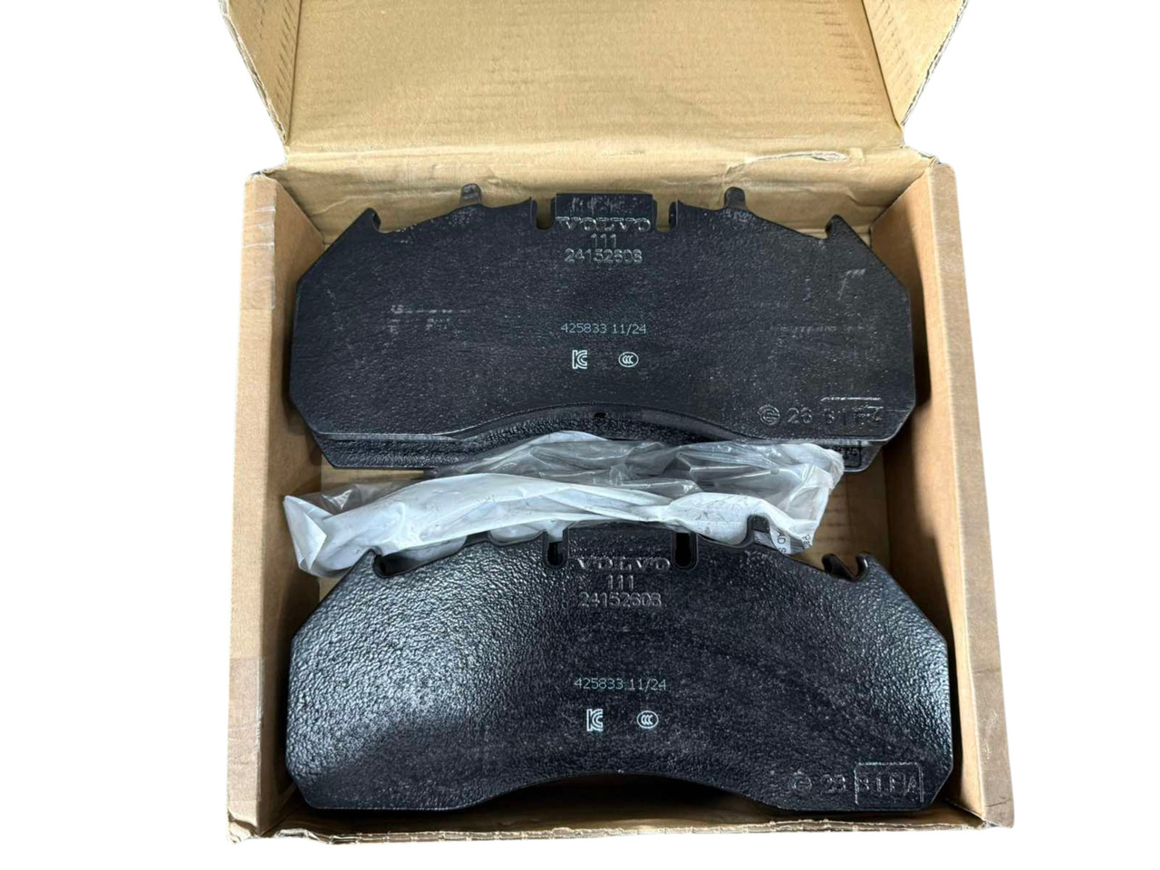 VOLVO BRAKE PADS 24204886 - Diskinės stabdžių kaladėlės - Sunkvežimis: foto 2 VOLVO BRAKE PADS 24204886 - Diskinės stabdžių kaladėlės - Sunkvežimis: foto 2