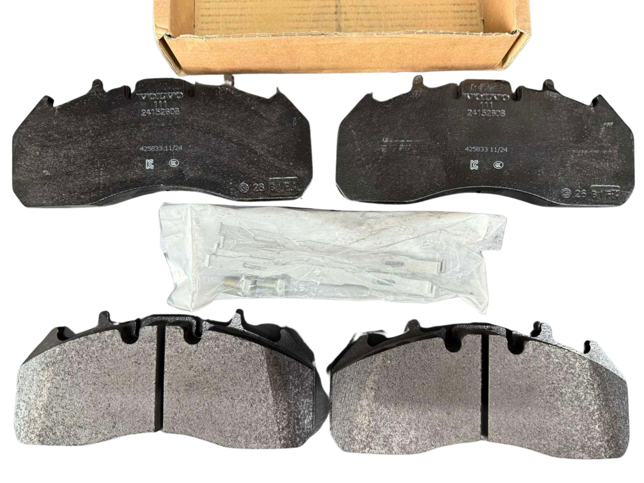 VOLVO BRAKE PADS 24204886 - Diskinės stabdžių kaladėlės - Sunkvežimis: foto 3 VOLVO BRAKE PADS 24204886 - Diskinės stabdžių kaladėlės - Sunkvežimis: foto 3