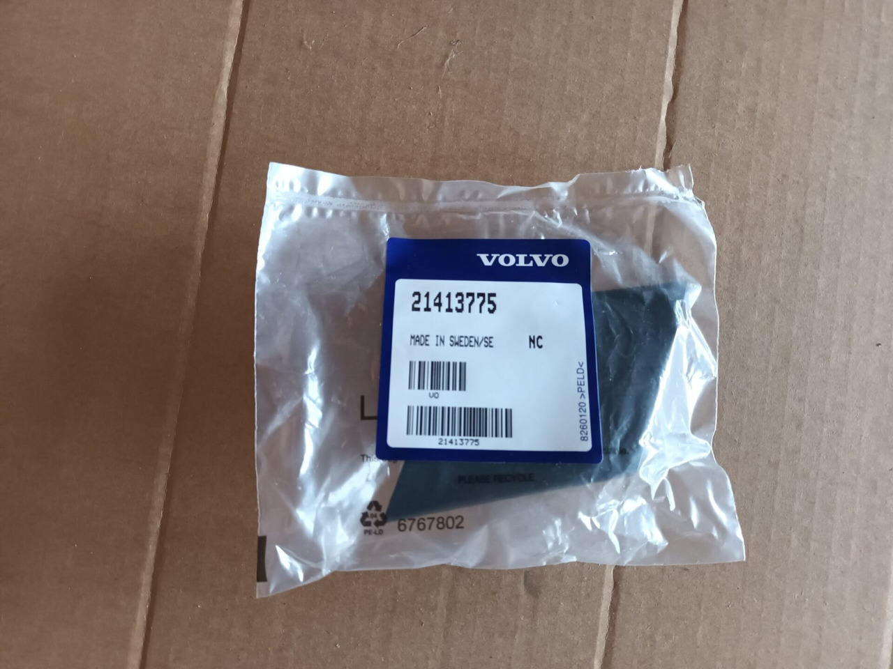 VOLVO LAMP LID RIGHT 21413775 - Apšvietimas - Sunkvežimis: foto 2 VOLVO LAMP LID RIGHT 21413775 - Apšvietimas - Sunkvežimis: foto 2