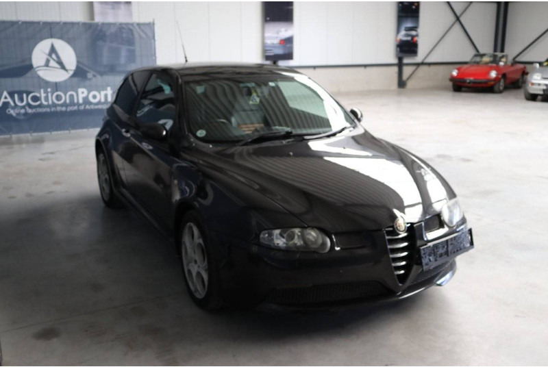 Sedanas Alfa Romeo 147 3.2i V6 24v GTA: foto 7