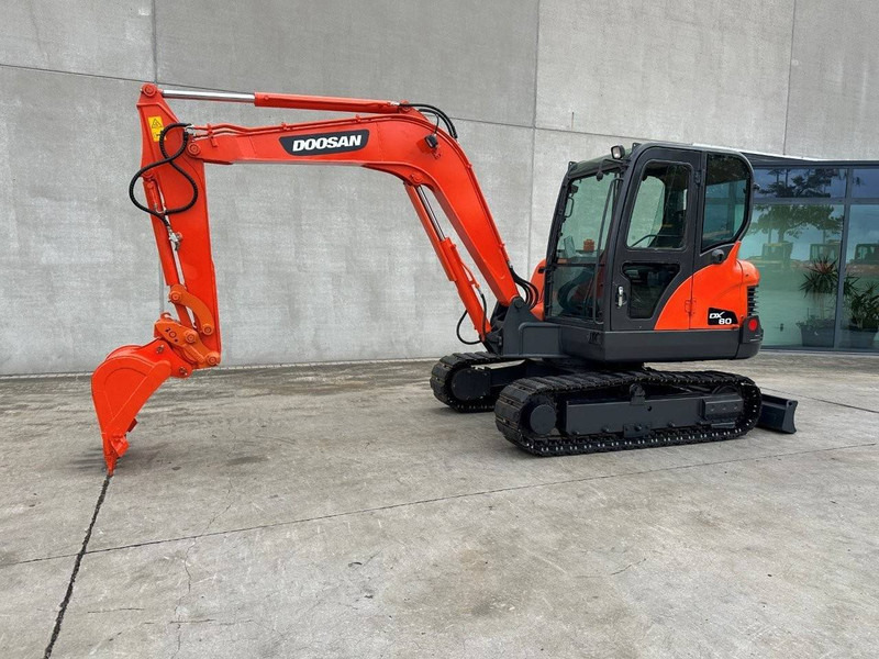 Doosan DX60 - Vikšrinis ekskavatorius: foto 1 Doosan DX60 - Vikšrinis ekskavatorius: foto 1