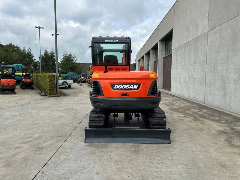 Doosan DX60 - Vikšrinis ekskavatorius: foto 5 Doosan DX60 - Vikšrinis ekskavatorius: foto 5