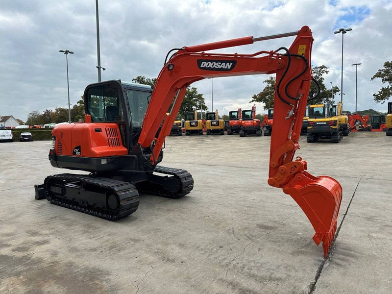Doosan DX60 - Vikšrinis ekskavatorius: foto 3 Doosan DX60 - Vikšrinis ekskavatorius: foto 3