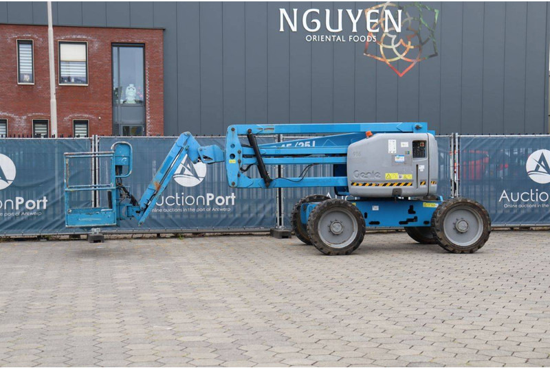 Genie Z-45/25J - Alkūninis keltuvas: foto 1 Genie Z-45/25J - Alkūninis keltuvas: foto 1