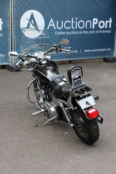 Harley-Davidson Sportster XL1200 Custom - Motociklas: foto 4 Harley-Davidson Sportster XL1200 Custom - Motociklas: foto 4