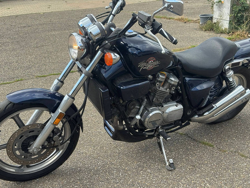 Honda Magna VF750C - Motociklas: foto 1 Honda Magna VF750C - Motociklas: foto 1