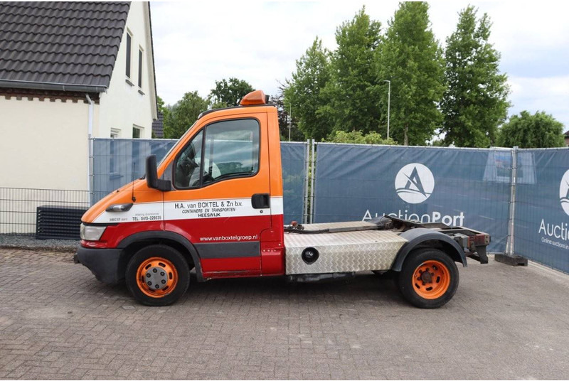 Iveco 35C17 - Konteineris-vežimus/ Sukeisti kūną sunkvežimis: foto 2 Iveco 35C17 - Konteineris-vežimus/ Sukeisti kūną sunkvežimis: foto 2