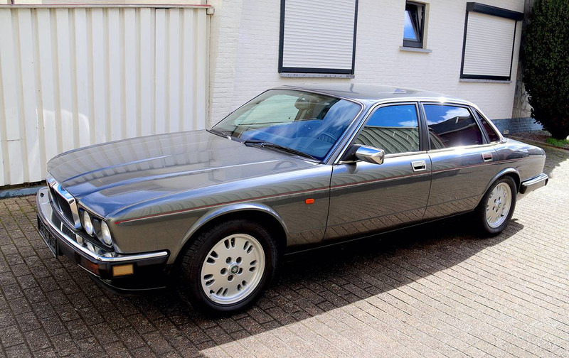 Jaguar XJ-12 - Lengvasis automobilis: foto 1 Jaguar XJ-12 - Lengvasis automobilis: foto 1