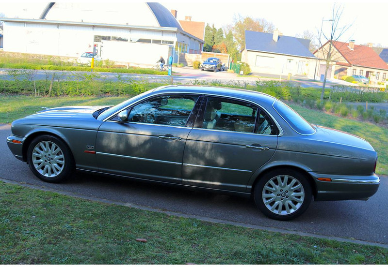 Jaguar XJ-6 3.0 Sovereign - Lengvasis automobilis: foto 2 Jaguar XJ-6 3.0 Sovereign - Lengvasis automobilis: foto 2