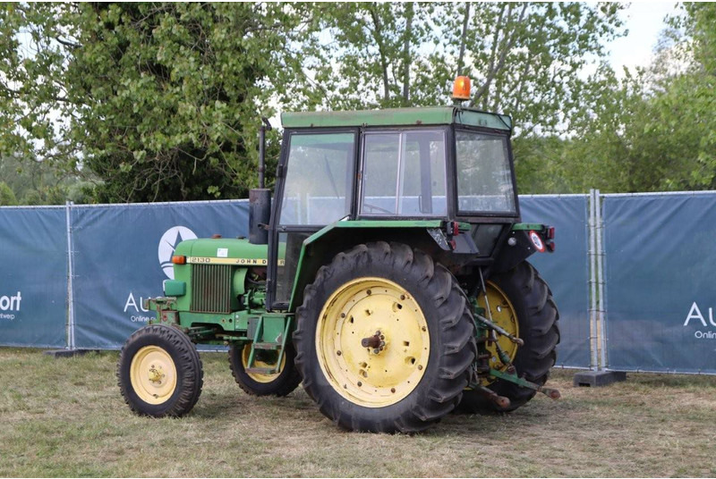 John Deere 2130 - Traktorius: foto 3 John Deere 2130 - Traktorius: foto 3