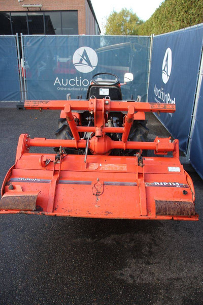 Kubota Aste A-155 - Traktorius: foto 4 Kubota Aste A-155 - Traktorius: foto 4