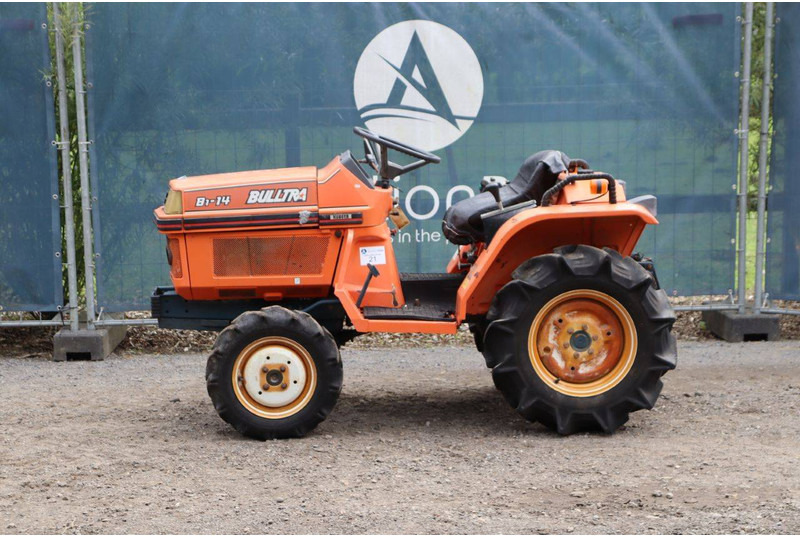 Kubota B1-14 Bulltra - Traktorius: foto 2 Kubota B1-14 Bulltra - Traktorius: foto 2