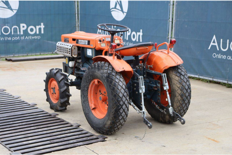 Kubota B7000 - Traktorius: foto 4 Kubota B7000 - Traktorius: foto 4