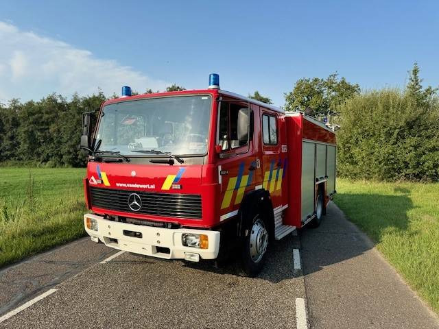 Mercedes-Benz 1124 - Gaisrinė mašina: foto 1 Mercedes-Benz 1124 - Gaisrinė mašina: foto 1