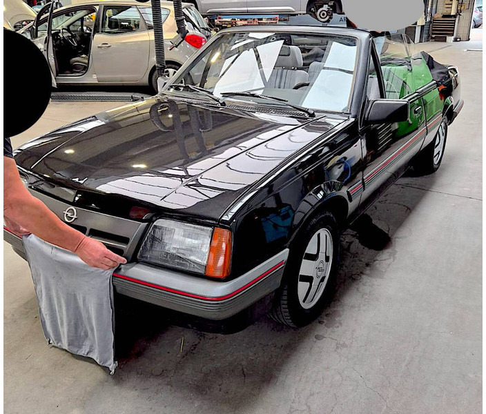 Opel Ascona (C) Cabriolet 1.8i - Sedanas: foto 1 Opel Ascona (C) Cabriolet 1.8i - Sedanas: foto 1