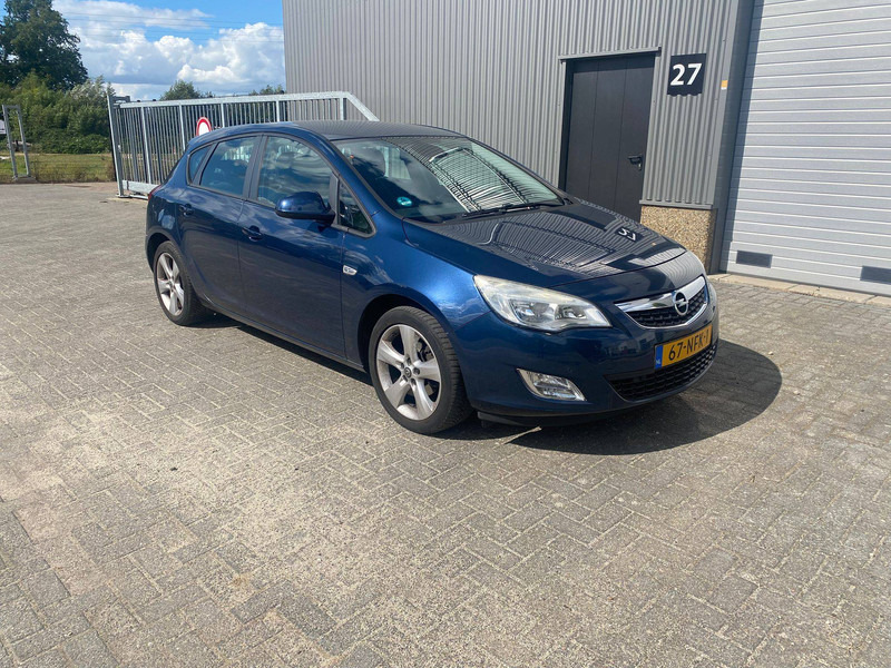 Opel Astra 1.6 - Sedanas: foto 5 Opel Astra 1.6 - Sedanas: foto 5