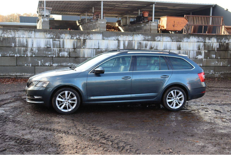 Škoda Octavia - Lengvasis automobilis: foto 1 Škoda Octavia - Lengvasis automobilis: foto 1